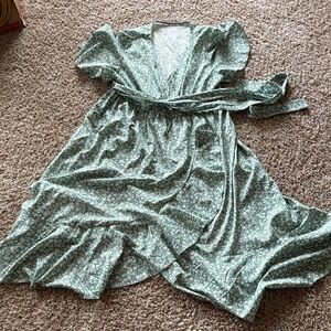 Chic Green Floral Wrap Dress